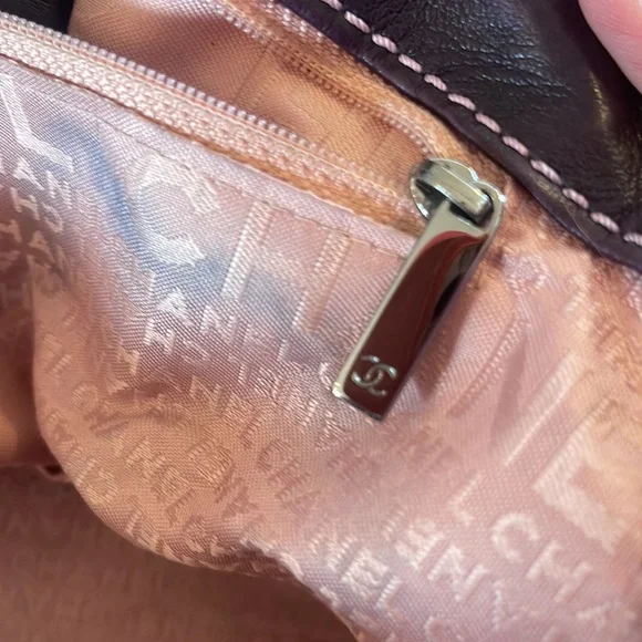 Chanel authentic vintage plum colored leather shoulder bag - Picture 12 of 16